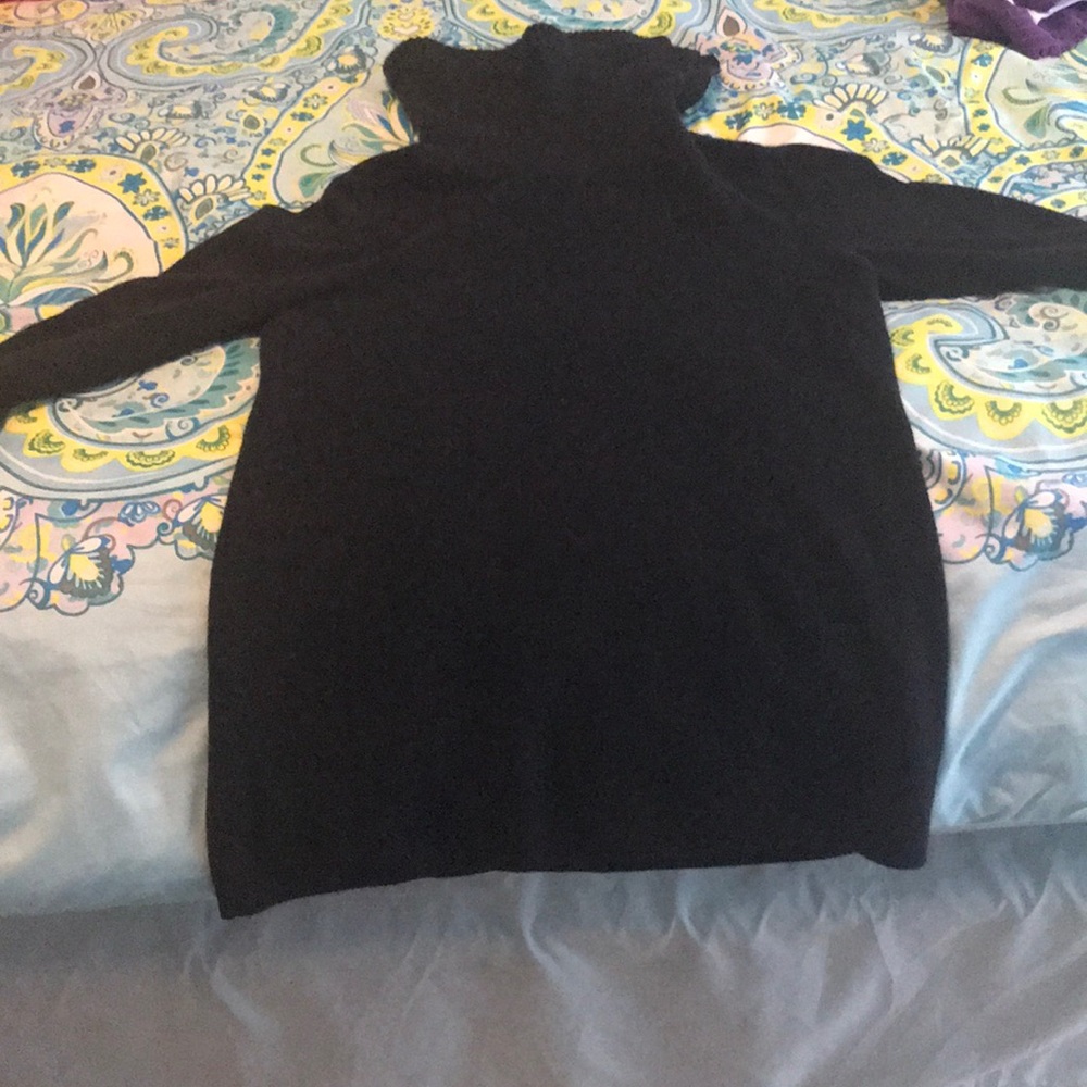 Turtle neck black long sleeved shirt